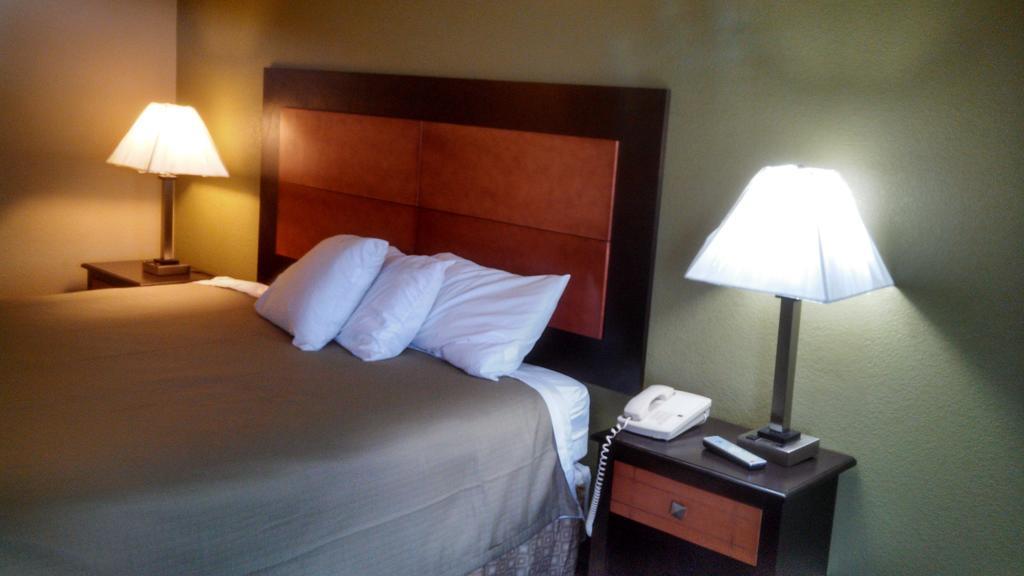 Relax Inn Heth Shell Lake Chambre photo