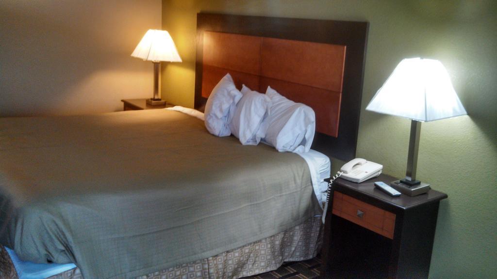 Relax Inn Heth Shell Lake Chambre photo
