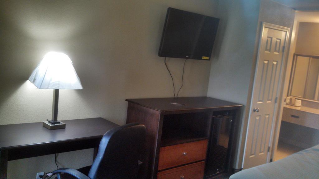 Relax Inn Heth Shell Lake Extérieur photo